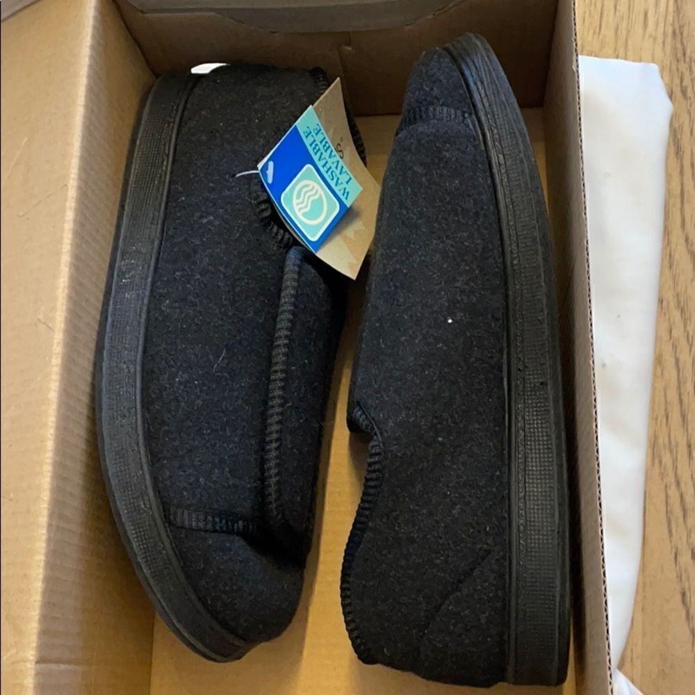 FOAMTREADS WASHABLE HOUSE SHOES.  SIZE 6… - Picture 8 of 8